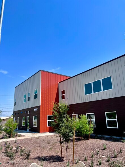 1902 E Washington St, Phoenix, AZ à vendre - Photo du bâtiment - Image 2 de 6