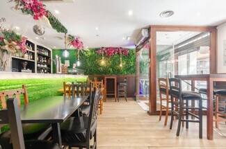 Plus de détails pour Avenida de Galicia, 22, Oviedo - Commerce de détail à louer