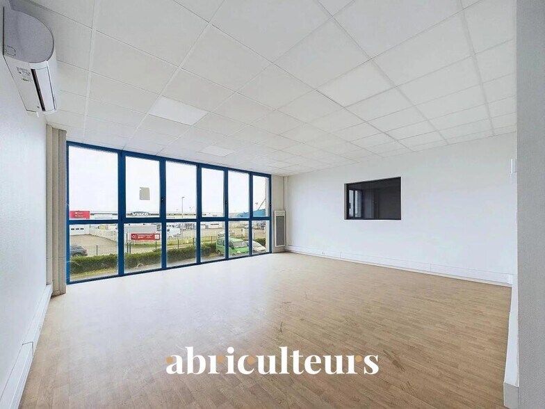 Flex in Gellainville for lease - Building Photo - Image 3 of 6