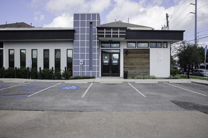 8703 Meadowcroft Dr, Houston, TX à louer - Photo du bâtiment - Image 2 de 96