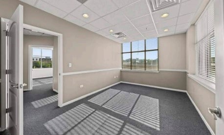 132-144 W Jefferson Ave, Naperville, IL for lease - Interior Photo - Image 2 of 4