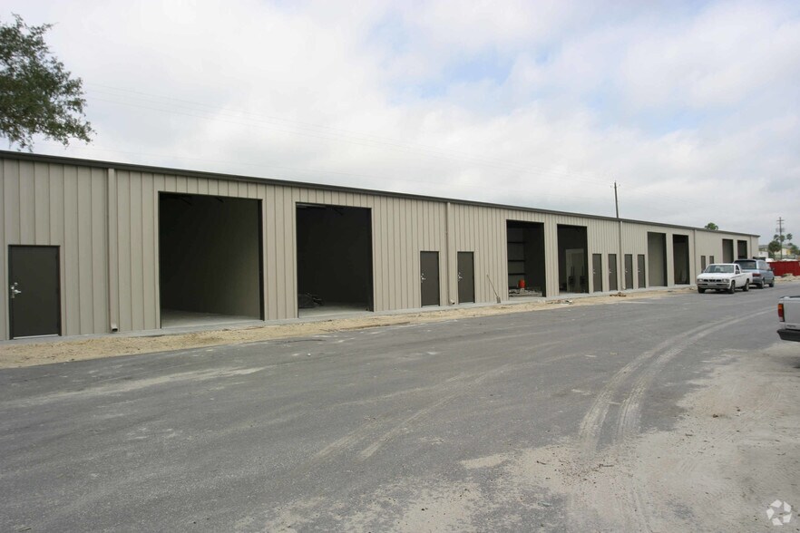 1717 E Busch Blvd, Tampa, FL à louer - Photo du bâtiment - Image 2 de 2