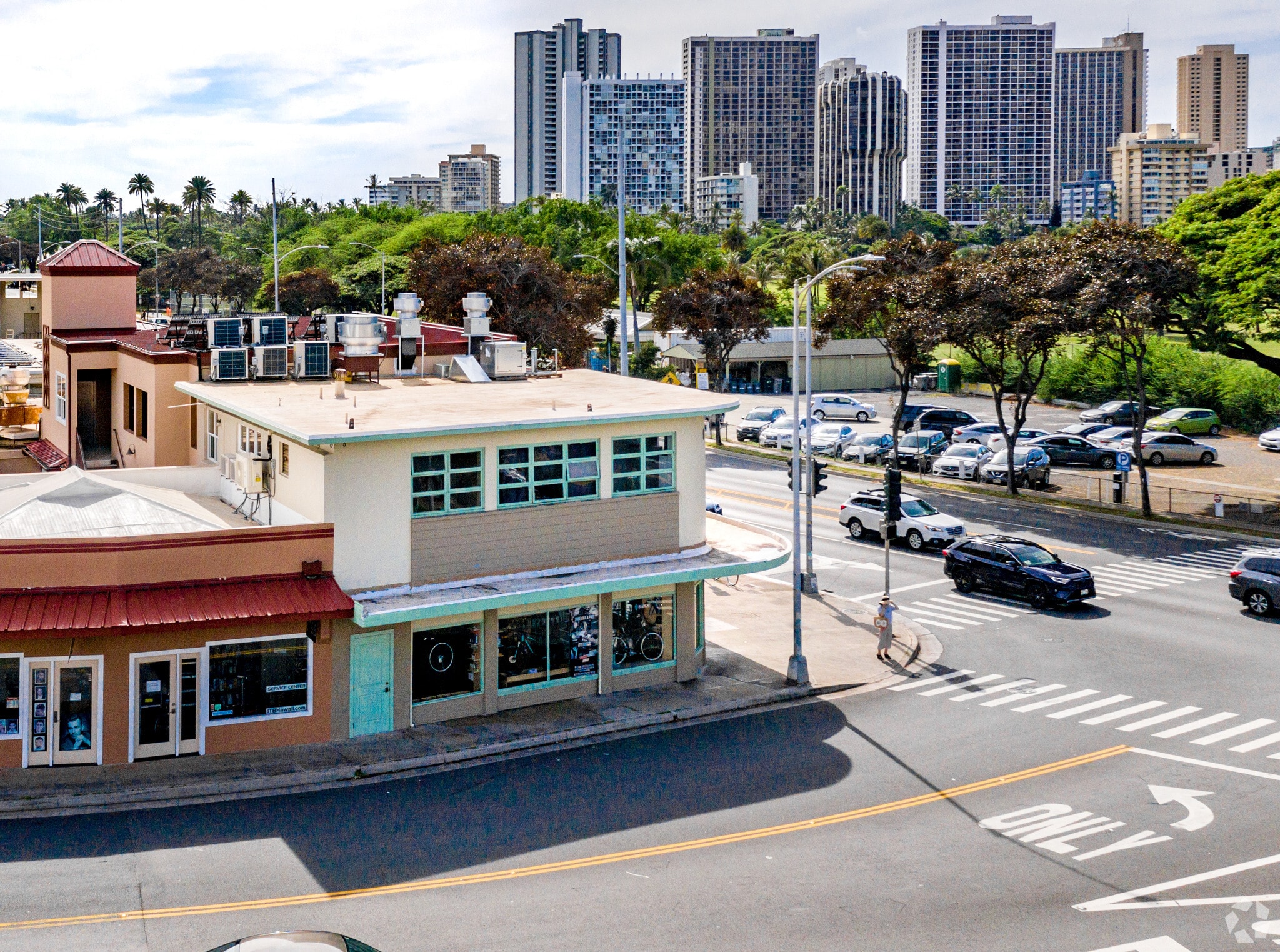 567 Kapahulu Ave, Honolulu, HI for lease Building Photo- Image 1 of 11