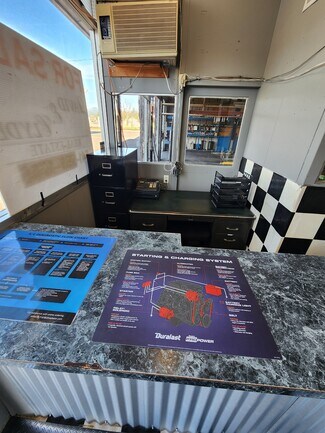 Plus de détails pour 518 S Pacific Hwy, Cottage Grove, OR - Commerce de détail à vendre