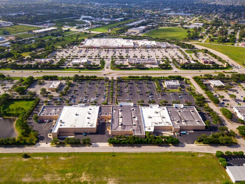 Pine Island & NE 10th, Cape Coral, FL à louer - Photo du bâtiment - Image 2 de 10