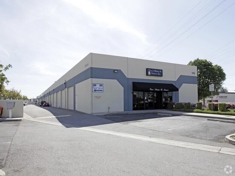 576 N Citrus Ave, Covina, CA à louer - Photo principale - Image 1 de 5