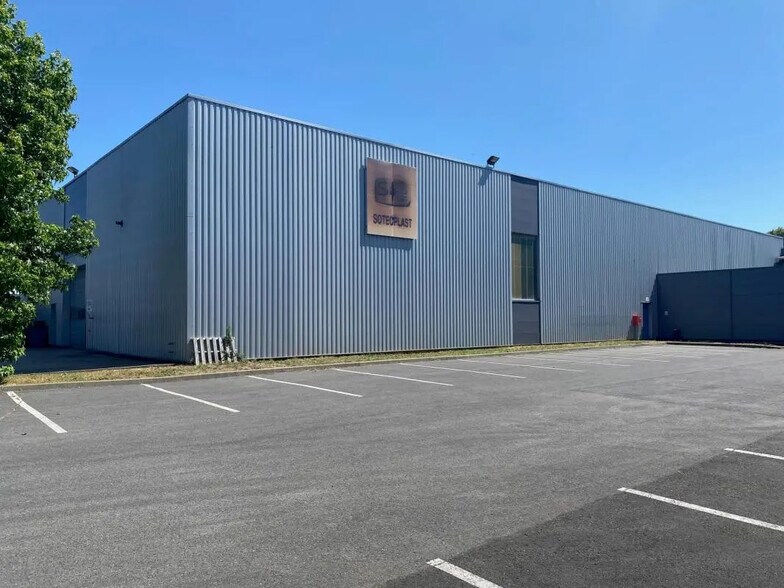 Flex dans Le Plessis-Bouchard à louer - Photo du bâtiment - Image 3 de 5