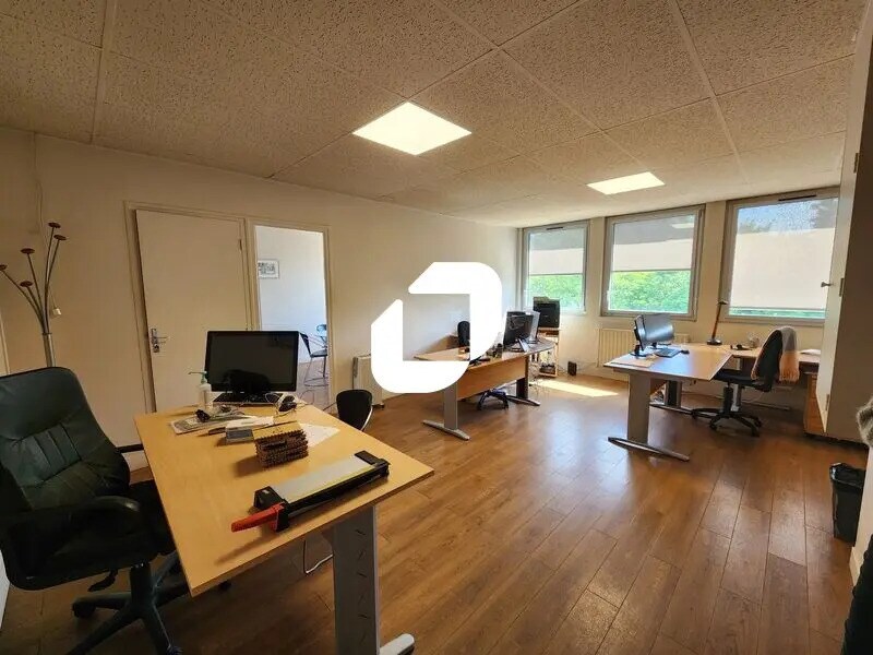 Office in Le Chesnay-Rocquencourt for lease Interior Photo- Image 1 of 10