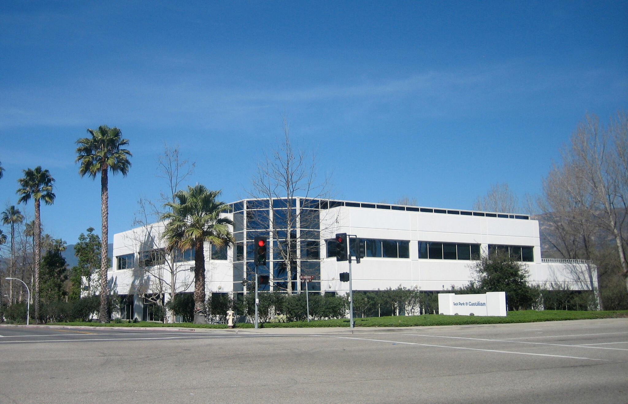 150 Castilian Dr, Goleta, CA à louer Photo du bâtiment- Image 1 de 8