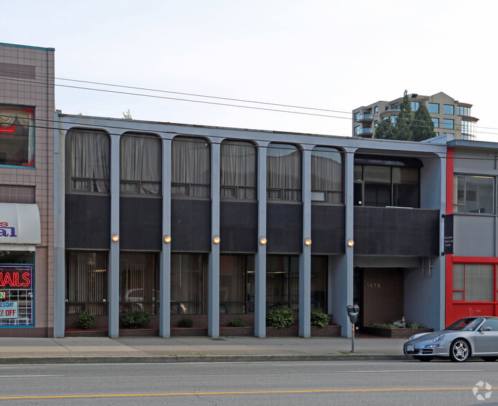 1678 W Broadway, Vancouver, BC à louer - Photo du bâtiment - Image 2 de 2