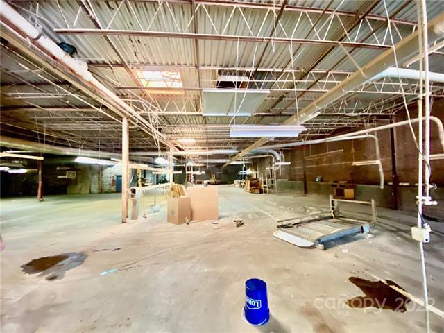 120 11th St NW, Hickory, NC à vendre - Photo du bâtiment - Image 3 de 13