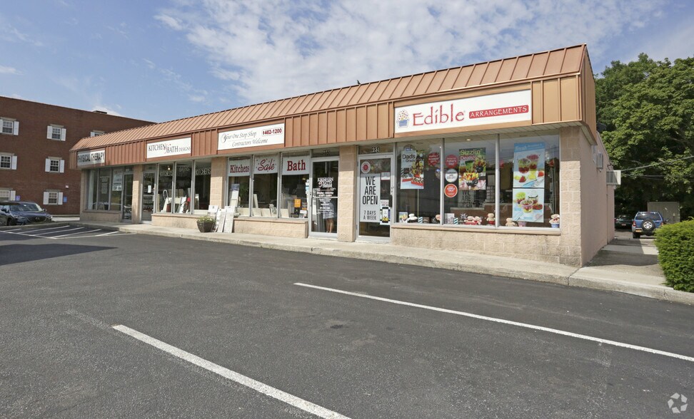 231-237 Commack Rd, Commack, NY à vendre - Photo principale - Image 1 de 5