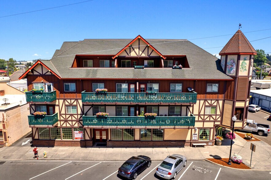 190 E Charles St, Mount Angel, OR à vendre - Photo du bâtiment - Image 2 de 14