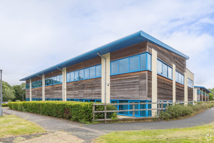 1-4 Whittle Ct, Milton Keynes à louer - Photo du bâtiment - Image 3 de 3