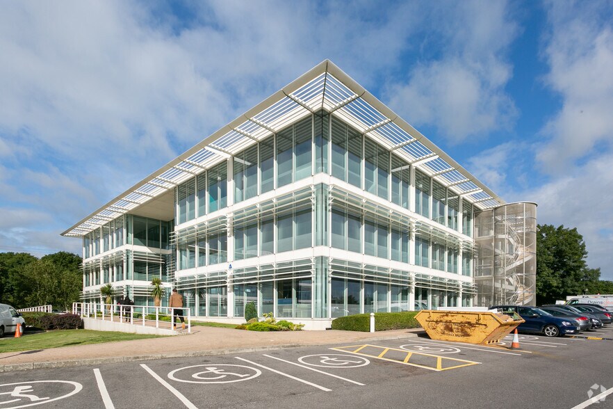 Whitehill Way, Swindon à louer - Photo du bâtiment - Image 1 de 4