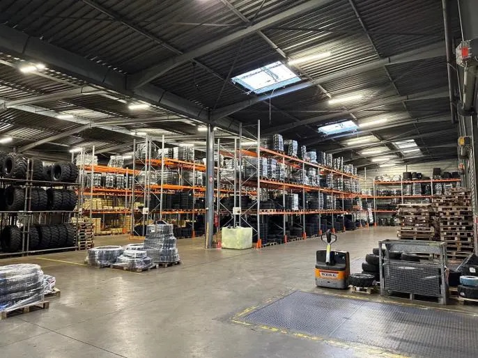 Industriel dans Louvres à louer Photo du bâtiment- Image 1 de 6