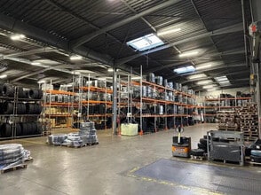 Industriel dans Louvres à louer Photo du bâtiment- Image 1 de 6