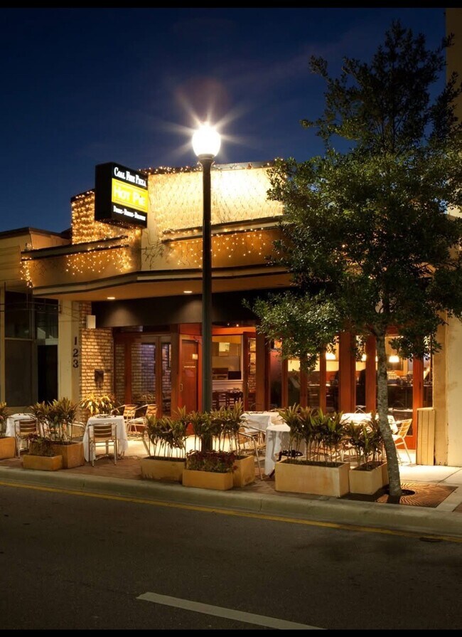 Plus de détails pour 123 S Olive Ave, West Palm Beach, FL - Commerce de détail à vendre