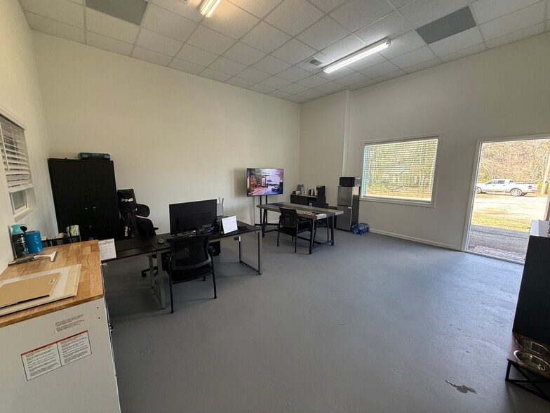 9 Duffey Dr, Lagrange, GA for lease - Building Photo - Image 2 of 3