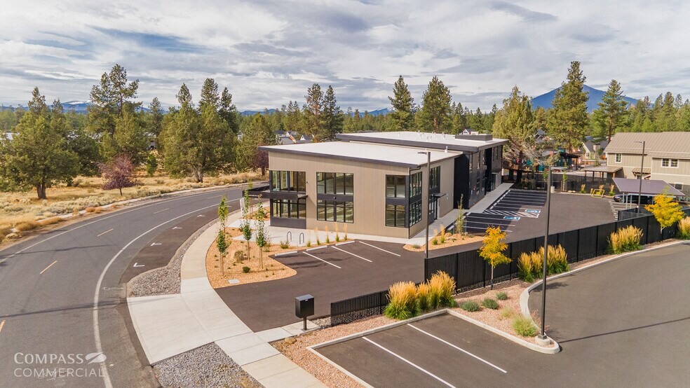 100 Lundgren Mill Dr, Sisters, OR à vendre - Photo du bâtiment - Image 2 de 12