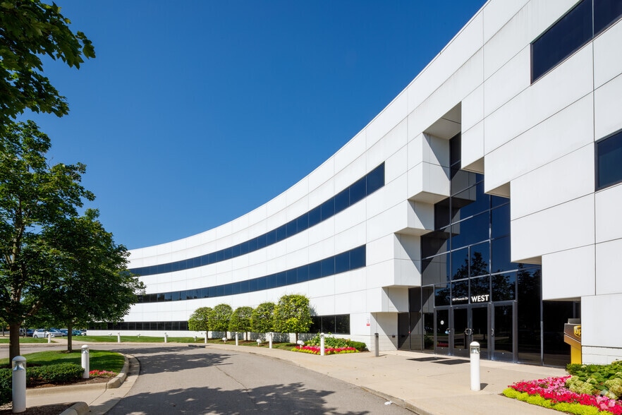 100 Phoenix Dr, Ann Arbor, MI for lease - Building Photo - Image 2 of 14
