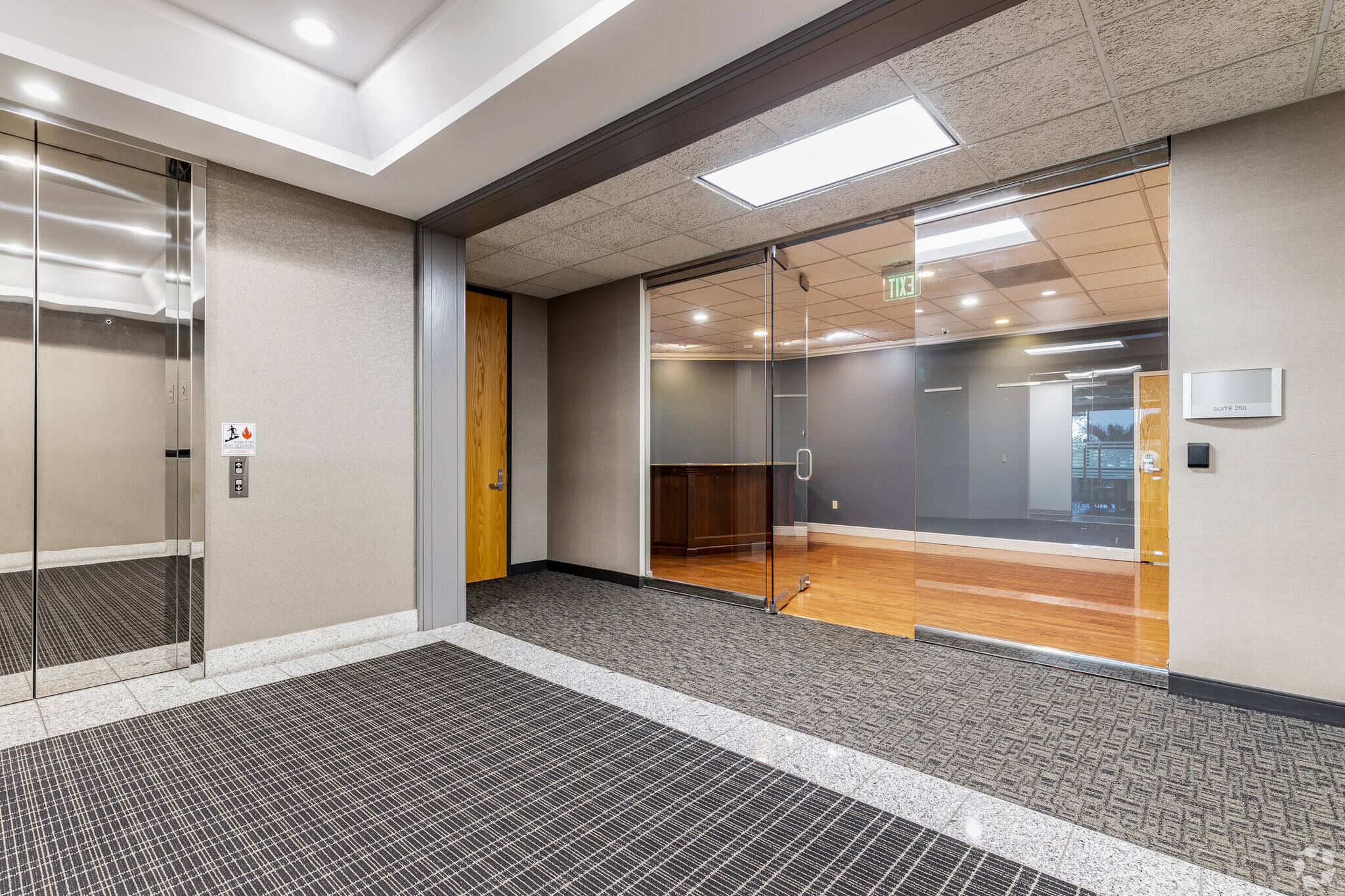 9500 Koger Blvd N, Saint Petersburg, FL for lease Interior Photo- Image 1 of 4