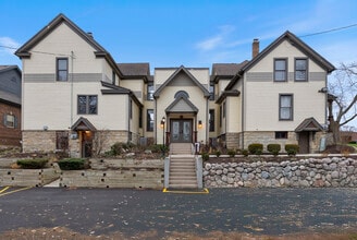 121 N Washington St, Naperville, IL for lease Building Photo- Image 1 of 14