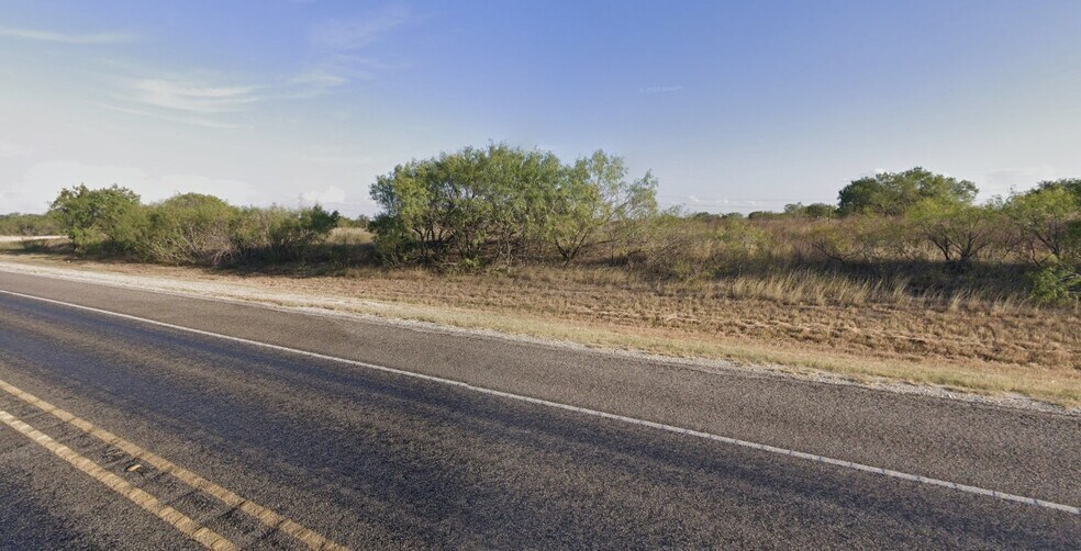 1,500 ft frontage Loop 1604, Elmendorf, TX for sale - Building Photo - Image 1 of 1