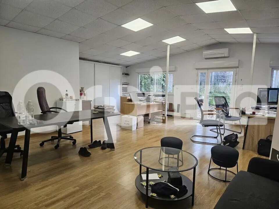 Flex in Bordeaux for sale Building Photo- Image 1 of 8