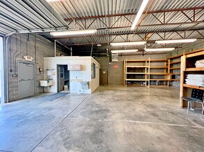 100-120 Executive Dr, Highland, IL for lease Interior Photo- Image 2 of 6