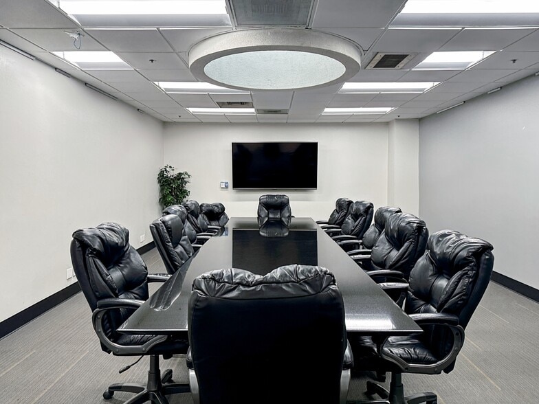 35 Parkwood Dr, Hopkinton, MA for lease - Interior Photo - Image 3 of 11