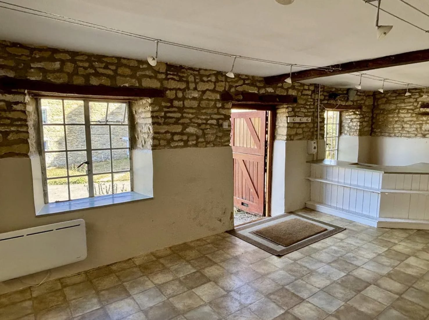 The Green, Chipping Norton for lease Interior Photo- Image 1 of 5