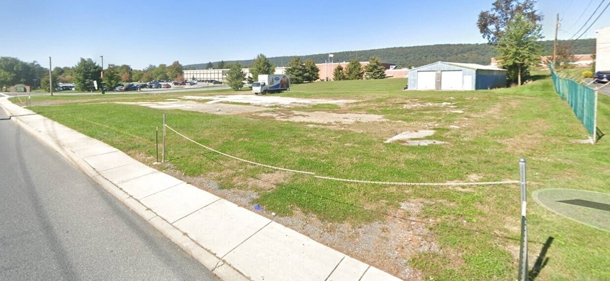 325 W Shady Ln, Enola, PA for sale Primary Photo- Image 1 of 4