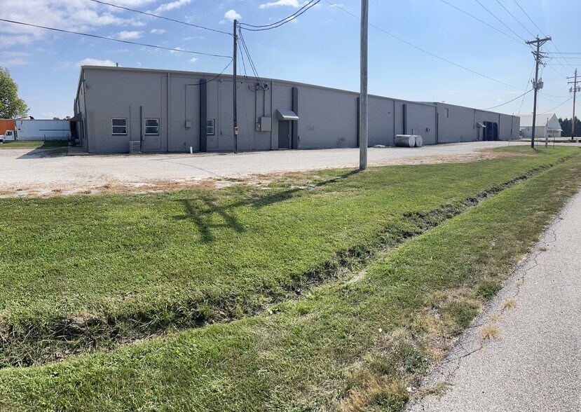 212 Lions Estates Dr, Jonesburg, MO for lease - Building Photo - Image 3 of 4