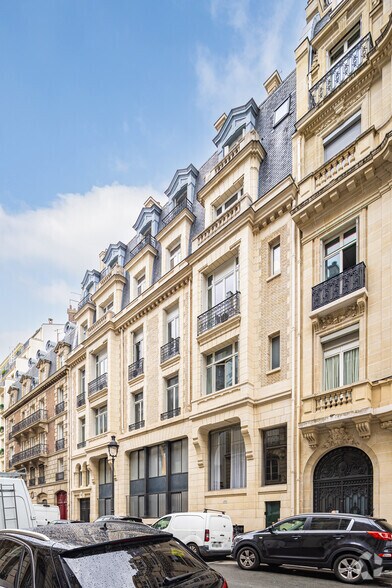 40 Cours Albert Ier, Paris à louer - Photo du bâtiment - Image 2 de 8