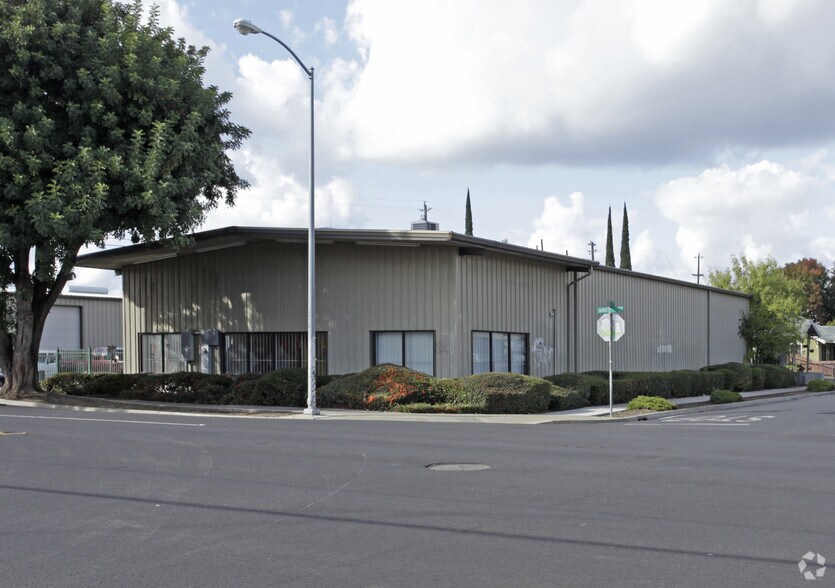 1661 E Miner Ave, Stockton, CA à vendre - Photo du bâtiment - Image 3 de 10
