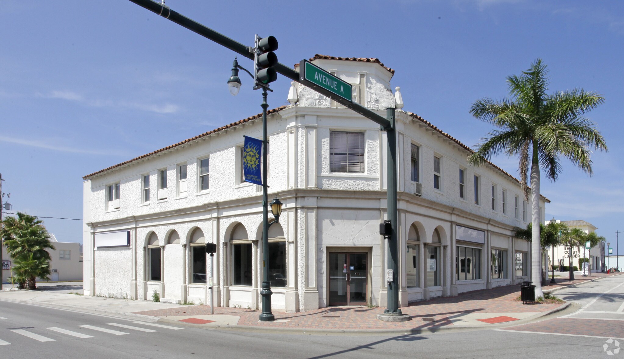 200 N US Hwy 1, Fort Pierce, FL à louer Photo du bâtiment- Image 1 de 4