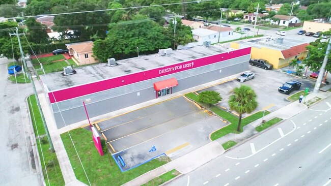 Plus de détails pour 12208 NW 7th Ave, Miami, FL - Commerce de détail à vendre