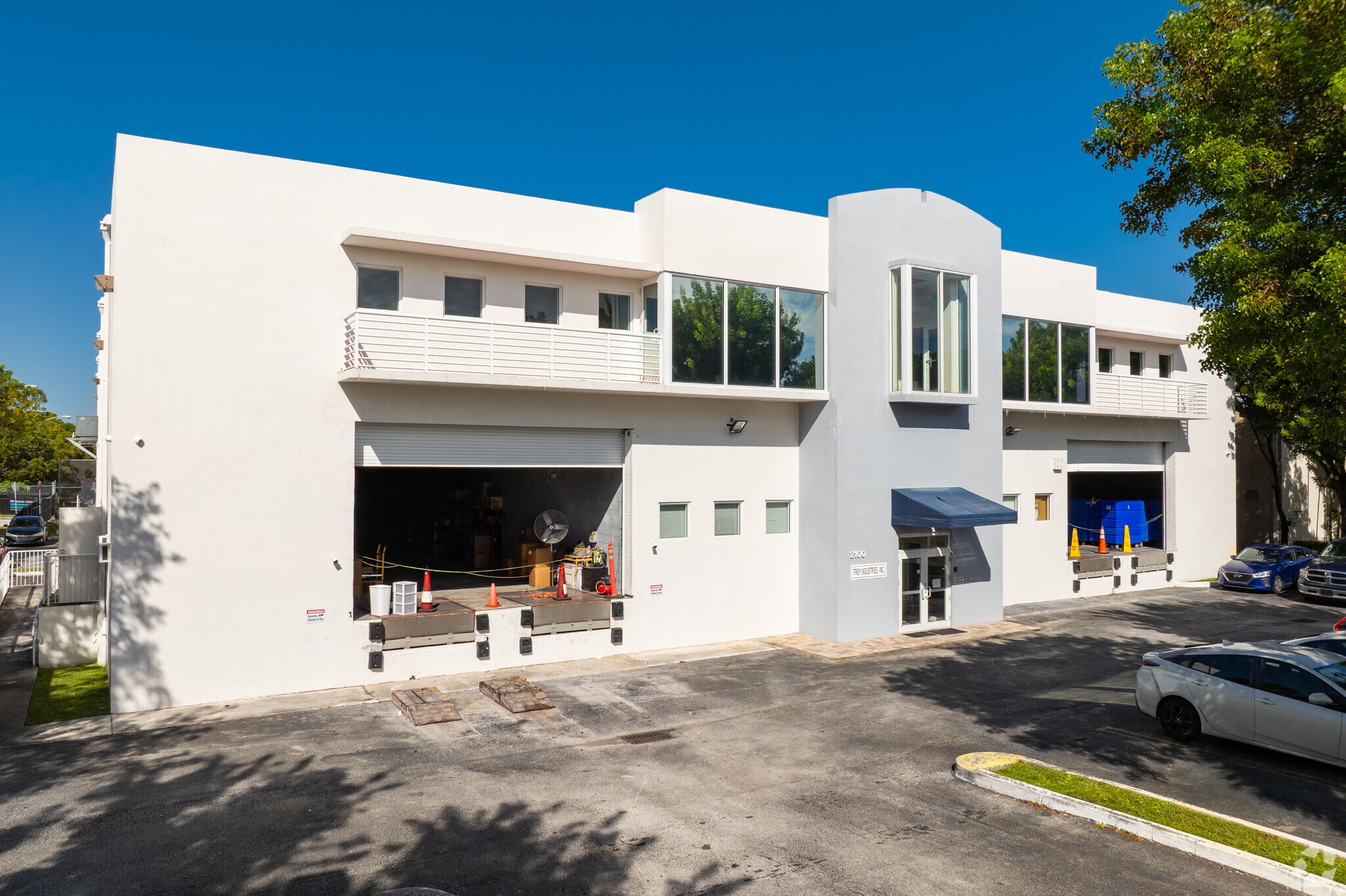 2100 Nw 102nd Pl, Doral, FL for lease Primary Photo- Image 1 of 19