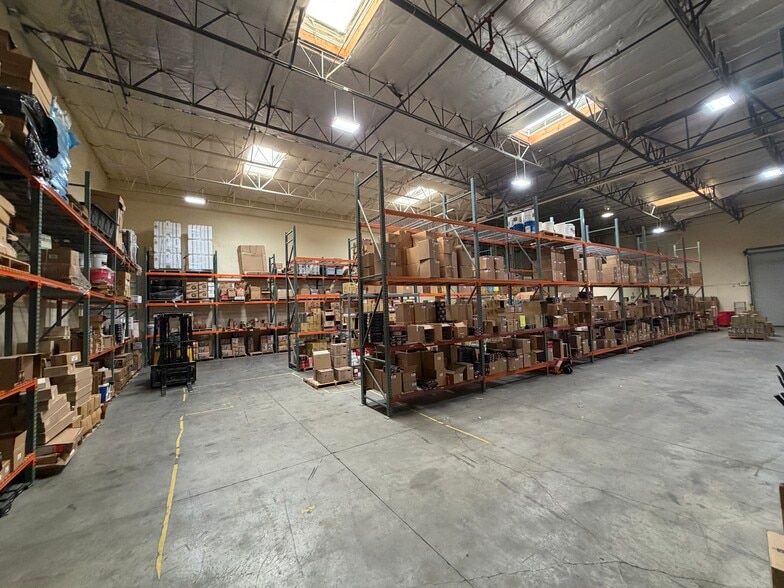 4300-4308 Resnik Ct, Bakersfield, CA for lease - Building Photo - Image 2 of 9