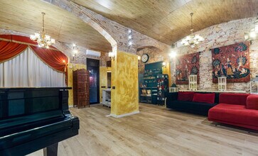 Retail in Barcelona, Barcelona for lease Interior Photo- Image 2 of 5