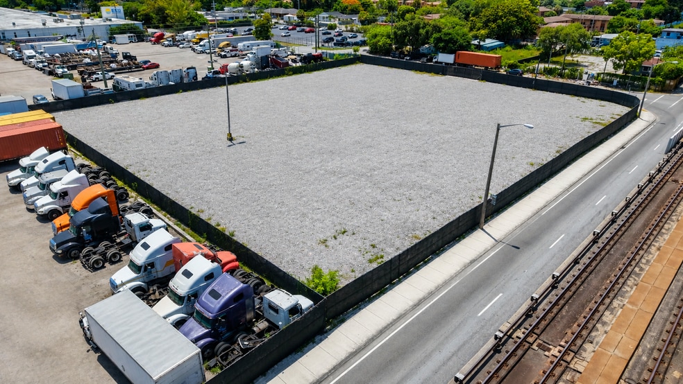 6901 NW 26th Ave, Miami, FL for lease - Building Photo - Image 2 of 12