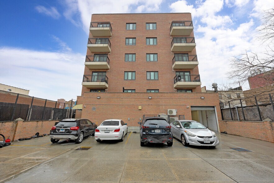 172-18 Jamaica Ave, Jamaica, NY à vendre - Photo du bâtiment - Image 3 de 32