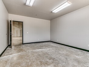 7308 NW 164th St, Edmond, OK for lease Interior Photo- Image 2 of 9