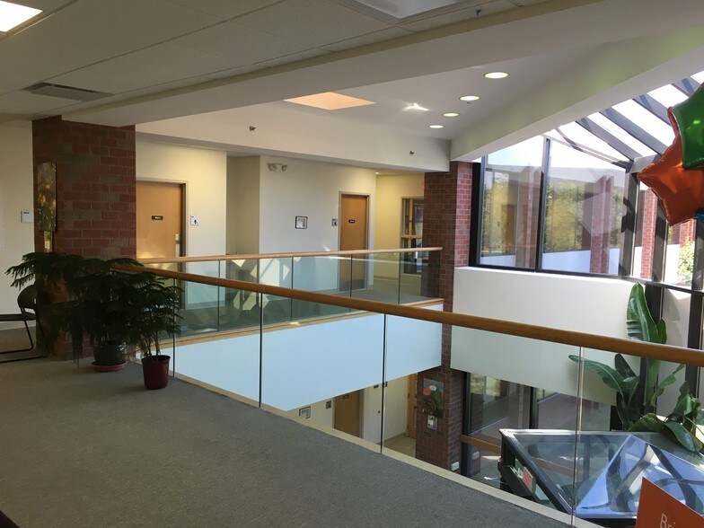 1 Blackburn Dr, Gloucester, MA à louer - Photo intérieure - Image 2 de 3