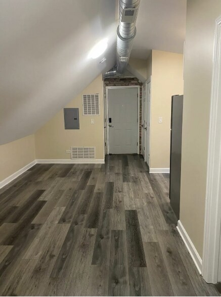 2230 S Sawyer Ave, Chicago, IL for sale - Interior Photo - Image 2 of 6