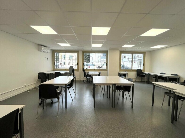 Office in Cagnes-sur-Mer for sale - Interior Photo - Image 2 of 12