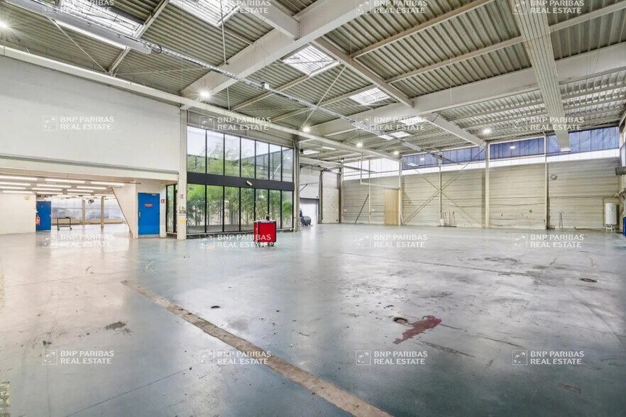 Flex in Champigny-sur-Marne for sale - Primary Photo - Image 2 of 11