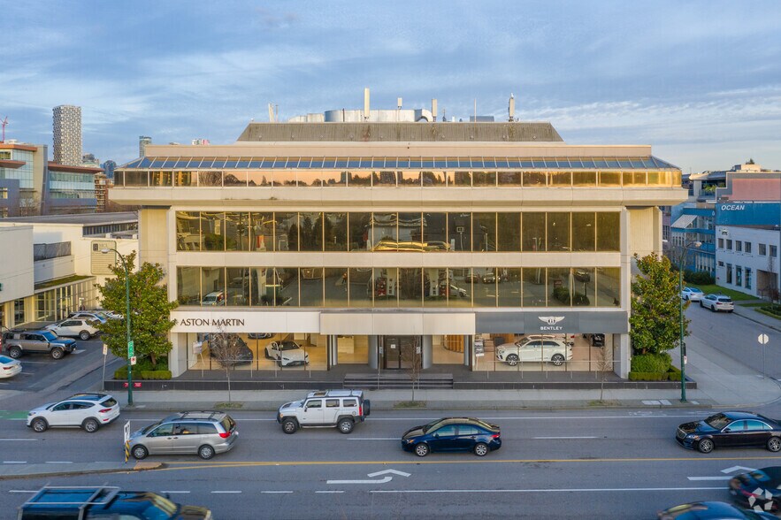 1770 Burrard St, Vancouver, BC à louer - Photo du bâtiment - Image 2 de 7