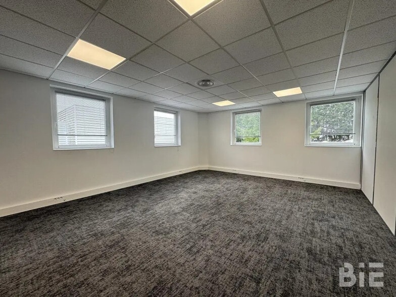 Office in Mérignac for lease - Interior Photo - Image 3 of 6